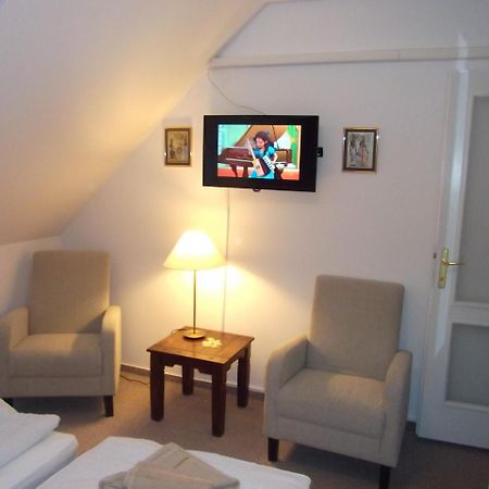 Rozsa Apartman Apartment เฮวิซ ภายนอก รูปภาพ