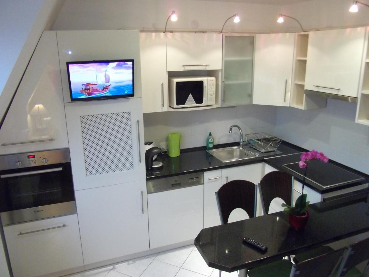 Rozsa Apartman Apartment เฮวิซ ภายนอก รูปภาพ